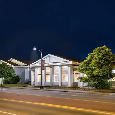 Super 8 By Wyndham La Crosse-3