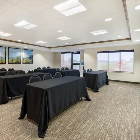 Clarion Pointe Sioux Falls Airport-2