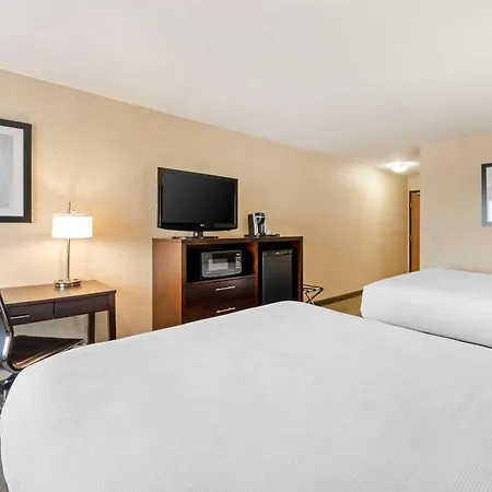 Best Western Plus Howe Inn-3