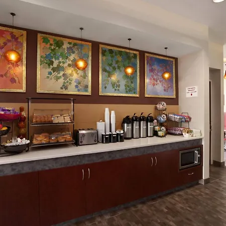 Ramada By Wyndham Rockville Centre-2