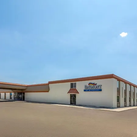 Baymont By Wyndham Jamestown Conference Center & Water Park-2