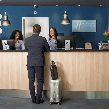 Holiday Inn Express Geneva Airport By Ihg-3