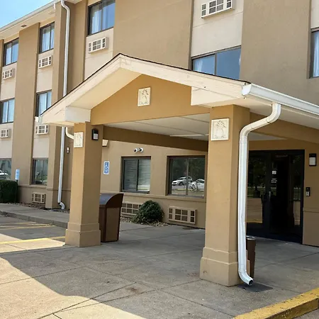 Super 8 By Wyndham Evansville East-2