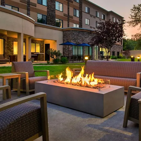 Courtyard By Marriott Paramus-2