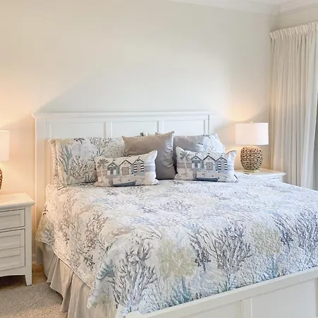 Beautiful Condo With Gorgeous Ocean Views From Balcony + Shared Pool & Free Wifi-2