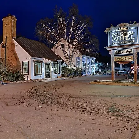 Colonial Motel And Spa-3
