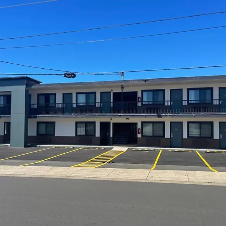 Seven Seas Inn & Suites-2