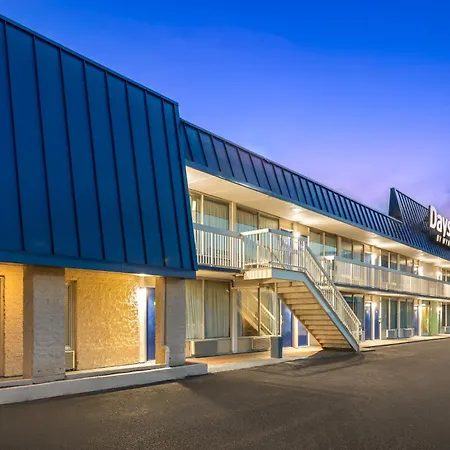 Days Inn By Wyndham Harrisonburg-2