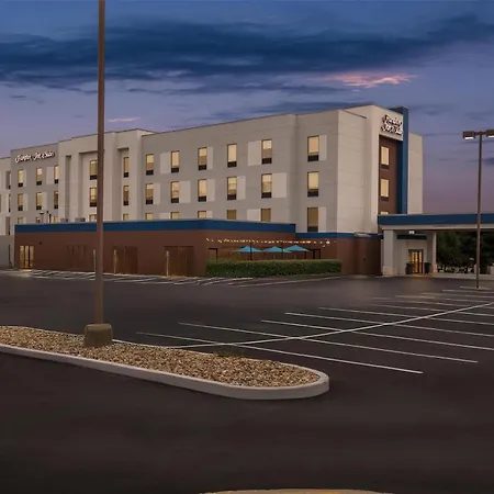 Hampton Inn & Suites Grove City-2