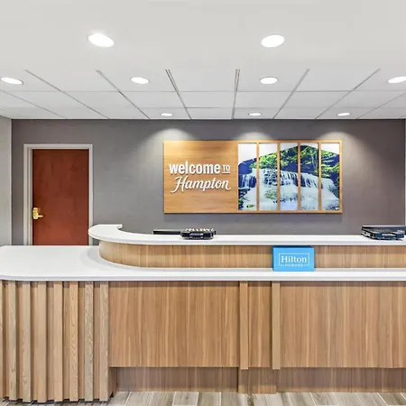 Hampton Inn & Suites Grove City-3
