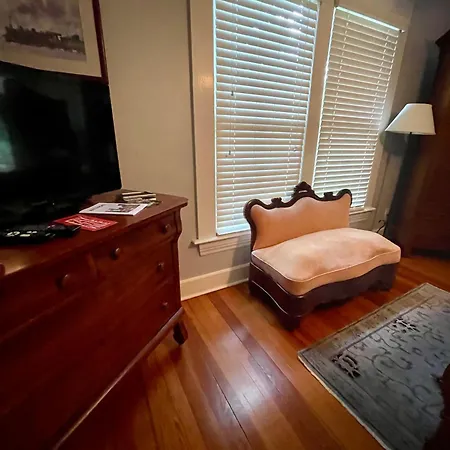 Dickson Street Bed & Breakfast-3