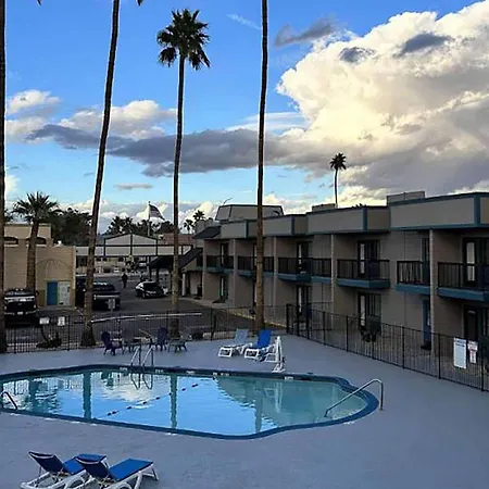 Super 8 By Wyndham Mesa Downtown Near Convention Center-3