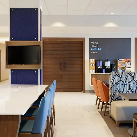 Holiday Inn Express Dallas Market Center By Ihg-2