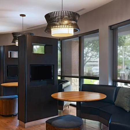 Courtyard By Marriott Omaha Aksarben Village-3