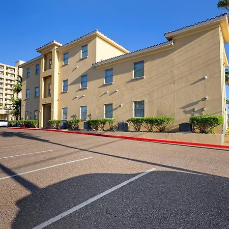 Cozy & Spacious Condo 10Min Walk To Beach-3