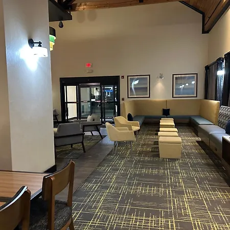 Comfort Inn & Suites Toledo North-2