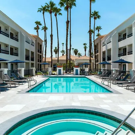 Courtyard By Marriott Palm Springs-2