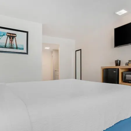 Chateau Beachfront Hotel, A By The Sea Resort-3