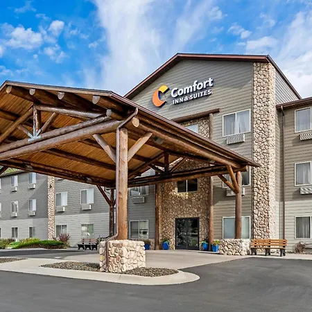 Comfort Inn & Suites-3