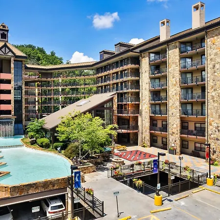 Gatlinburg Town Square-2