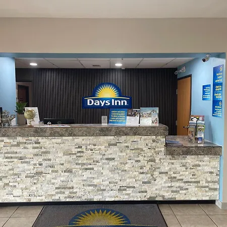 Days Inn By Wyndham Jefferson City-3