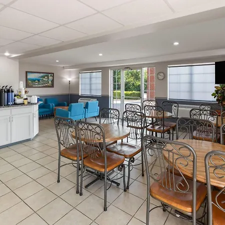 Days Inn By Wyndham Mountain Home-2