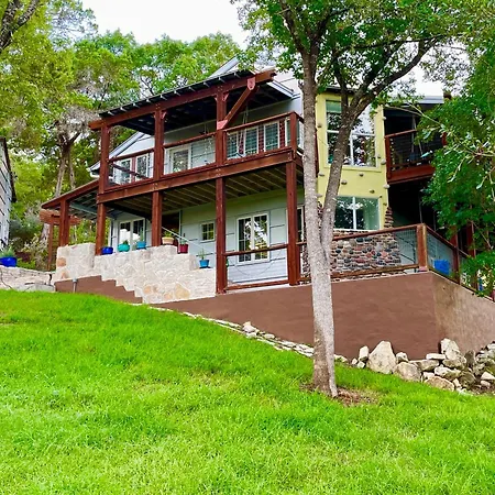 The Rivery Retreat, Choose From Luxury Guesthouse Cabin Or Poolside Suite In Lake Austin Hill Country-2