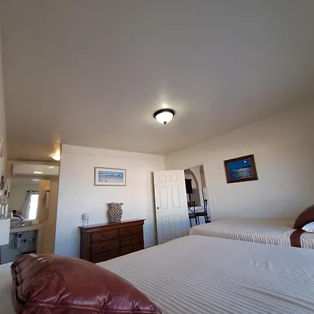 #55 Suite Bungalow Seaside Hotel & Victors Rv Park-2