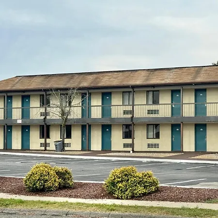 Red Carpet Inn Norwalk-2