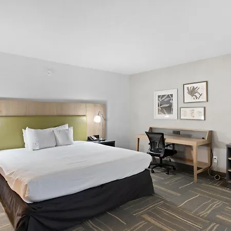 Greentree Inn & Suites Phoenix Sky Harbor-3