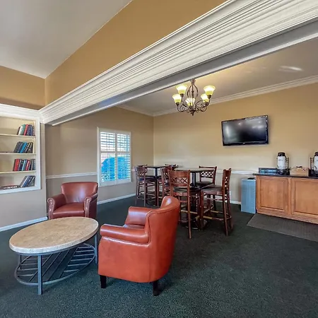 Alpine Inn & Suites Rockford-3
