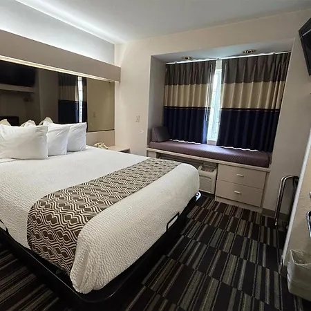 Microtel Inn By Wyndham Champaign-2