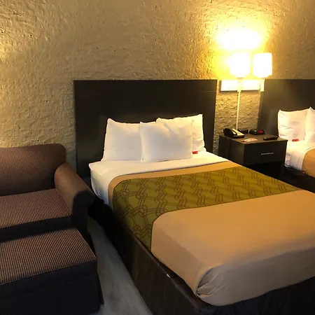 Econo Lodge Metro-3