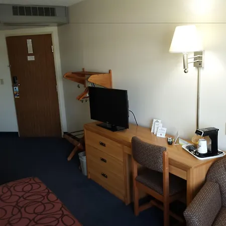 Days Inn By Wyndham Great Falls-2