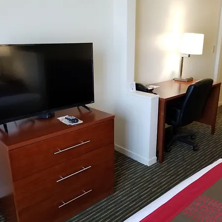 Ramada By Wyndham Bakersfield-2