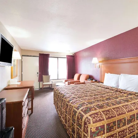 Days Inn By Wyndham San Antonio Splashtown/Att Center-3