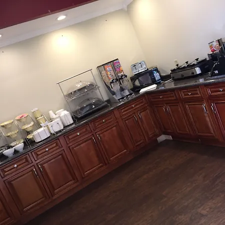 Howard Johnson By Wyndham Dothan-2