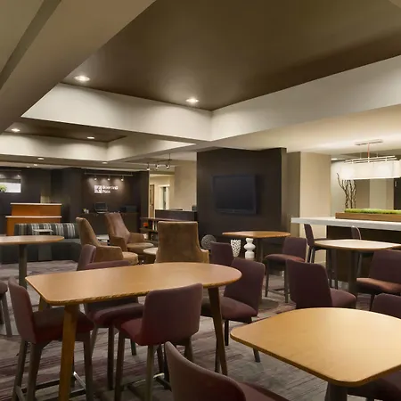 Courtyard By Marriott Champaign-3