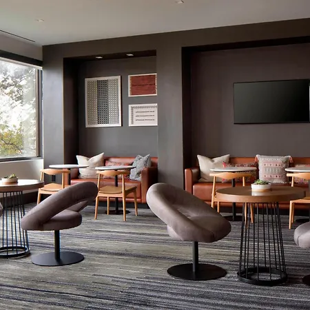 New York Laguardia Airport Marriott-3