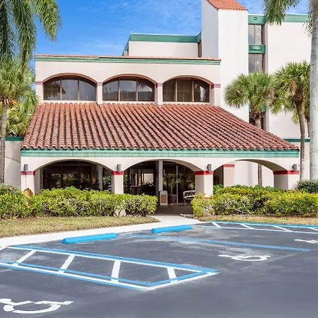 Ramada By Wyndham West Palm Beach Airport-3