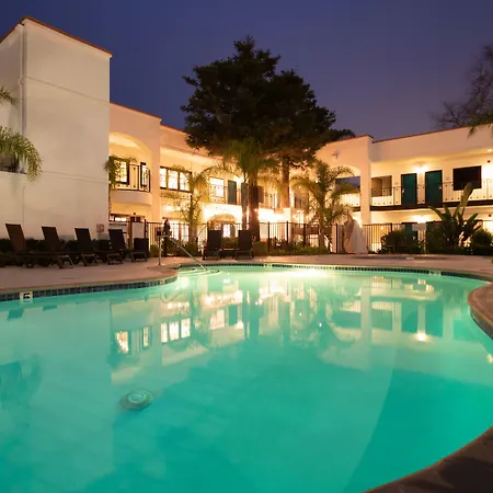 Oxford Suites Pismo Beach-2