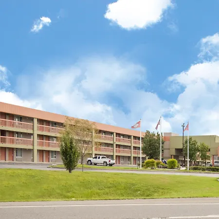 Super 8 By Wyndham Little Rock/Otter Creek-2