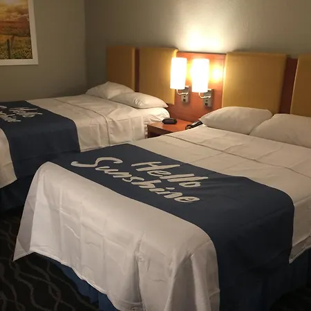 Days Inn & Suites By Wyndham Cincinnati North-2