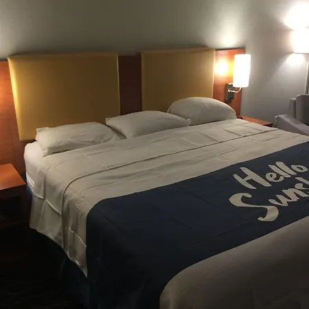 Days Inn & Suites By Wyndham Cincinnati North-3