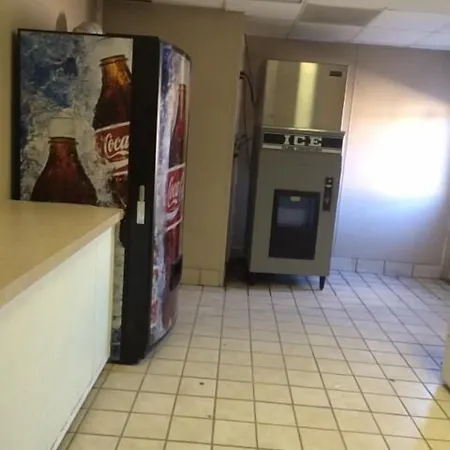 Sunflower Inn & Suites - Garden City-2