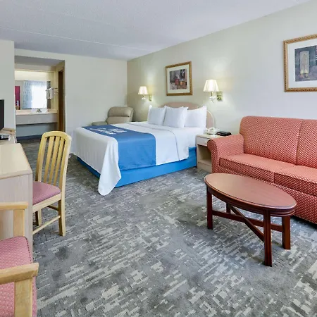Days Inn & Suites By Wyndham Bentonville-2