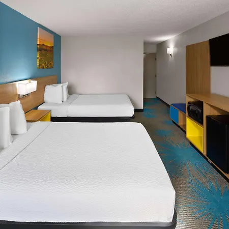 Days Inn & Suites By Wyndham Northwest Indianapolis-2