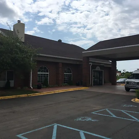 Wyndham Garden Grand Rapids Airport-3