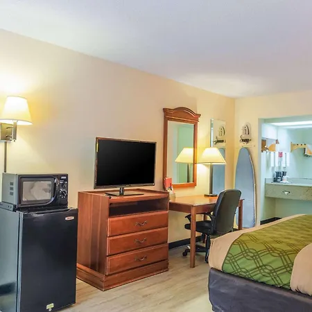 Econo Lodge Inn & Suites Gulfport Airport-2