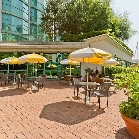Rosedale On Robson Suite Hotel-3